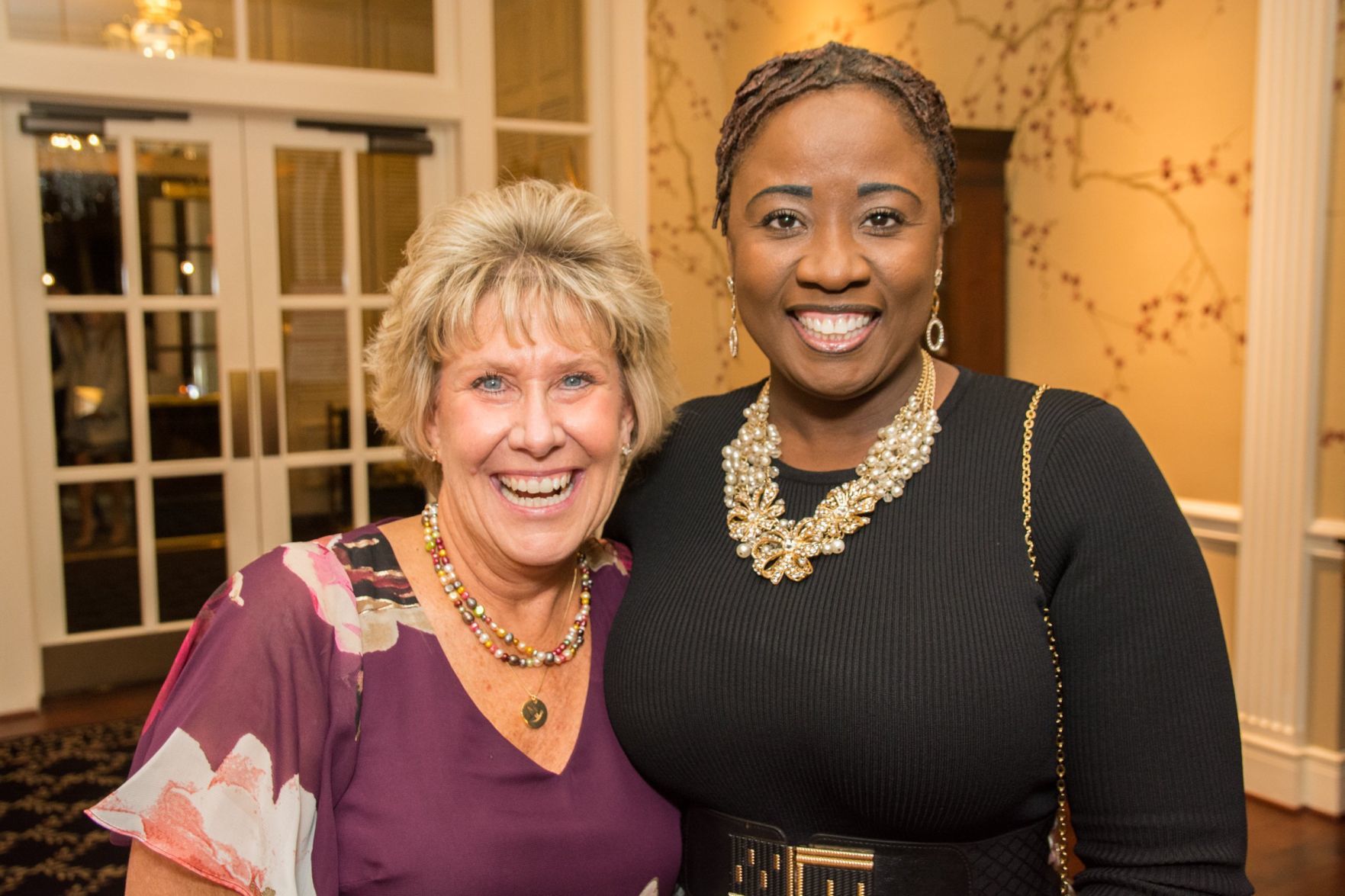 Linda Wulf, Isabella Pina